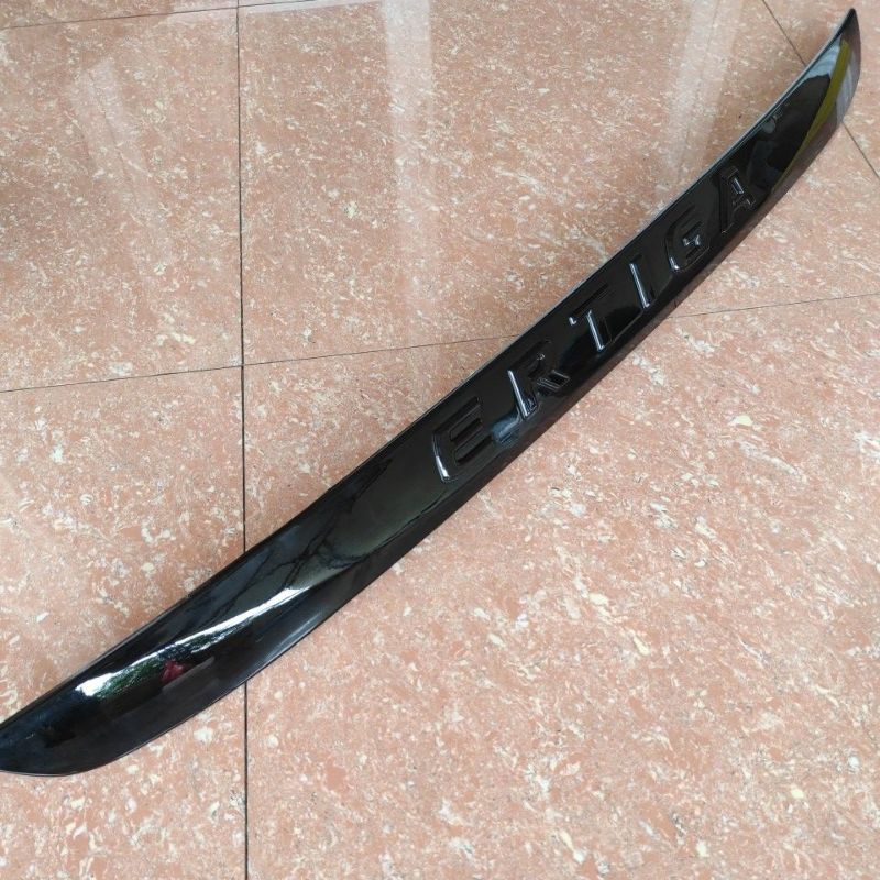 list lis trundlite pintu bagasi belakang mobil Suzuki new ertiga 2014 2015 2016 2017 chrome crome carbon tempel