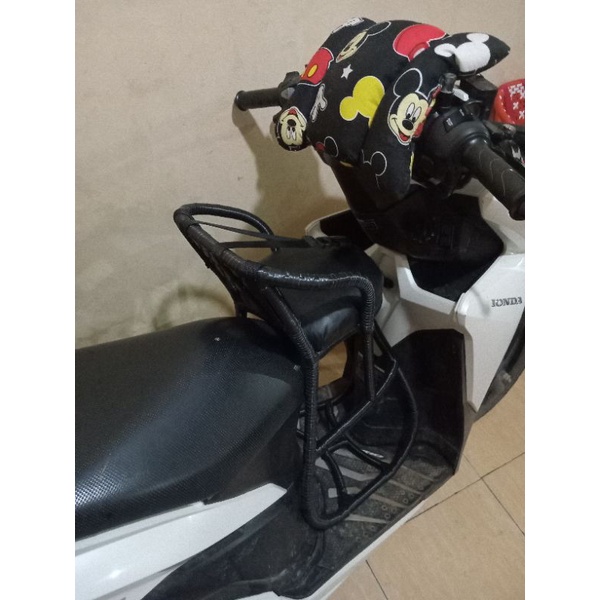 [[FULL HITAM]] BONCENGAN FULL LILIT SABUK PENGAMAN DAN BANTAL STANG kursi rotan motor matic Mio beat Vario Scopy boncengan motor matic / dudukan rotan motor matic / jok depan motor matic / dudukan anak motor matic / bangku rotan motor matic