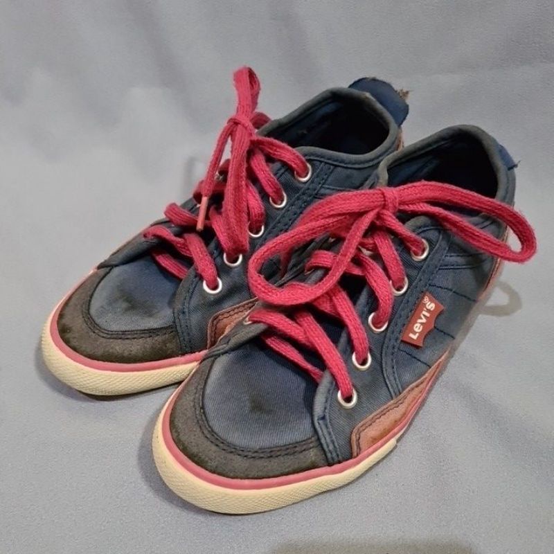 SEPATU LEVI'S JUNIOR PRELOVED ORI