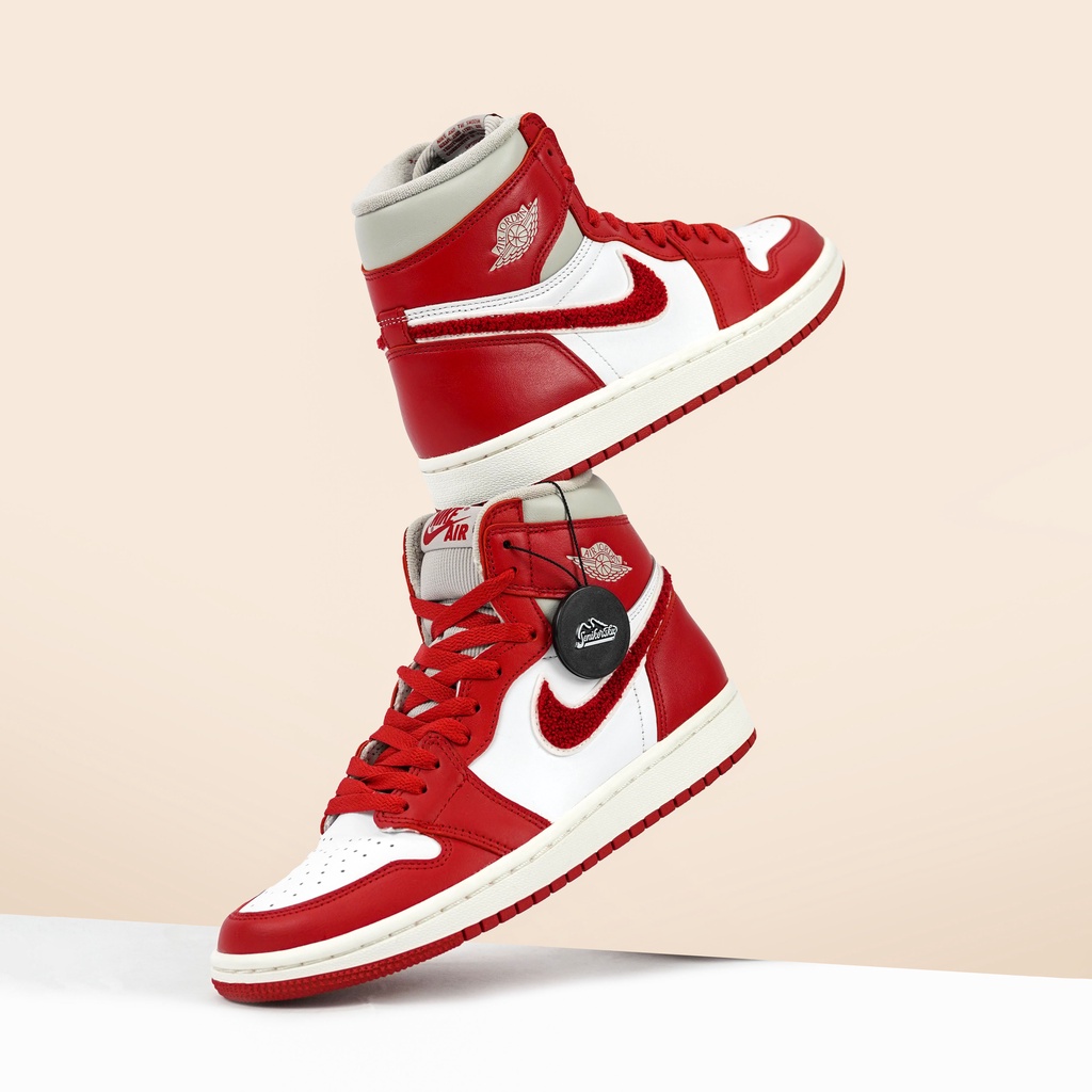 Air Jordan 1 High OG Varsity Red