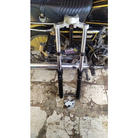 Shock depan Bajaj pulsar As33