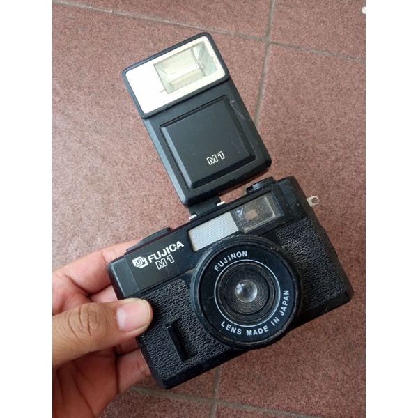 Kamera Analog Jadul Fujica M1 with Flash