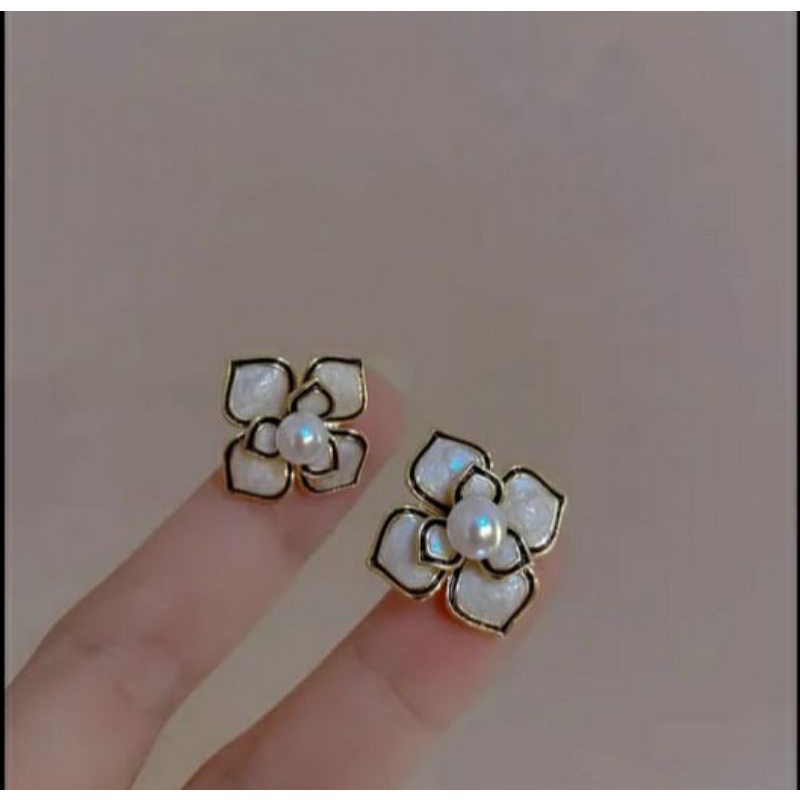 Anting Wanita Tusuk CASANDRA/Aksesoris Fashion