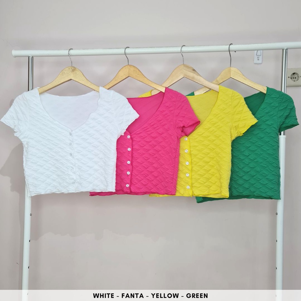 4753 sassil button crop top