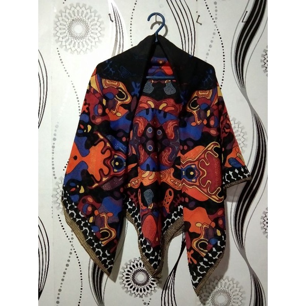 Hijab segi4 deenay kw motif abstrak
