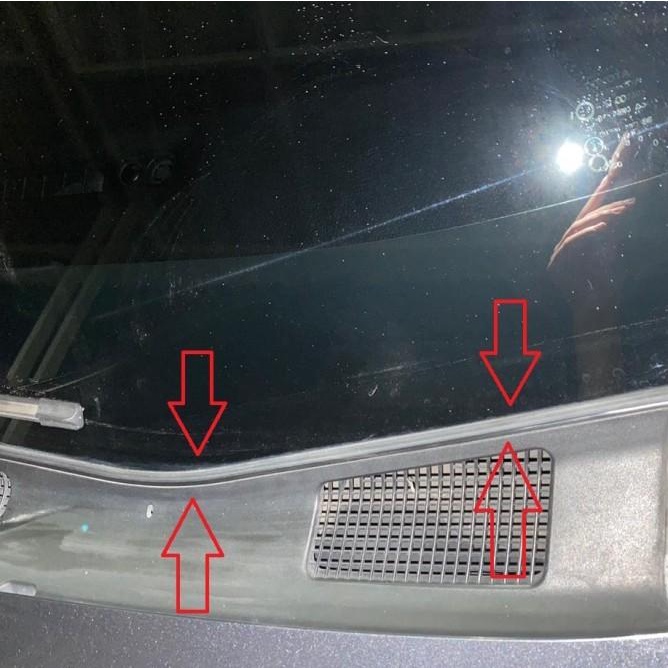 Karet List T Bawah Kaca Depan Mobil Universal