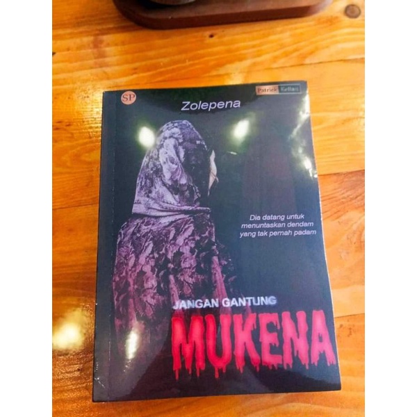 buku jangan gantung mukena dibalik pintu