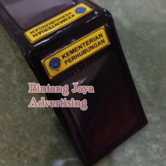 

Baru - Name Tag ID Card Saku Kulit Hitam Glossy 2 Sisi Magnet Logo KEMENTERIAN PERHUBUNGAN RI KEMENHUB RI