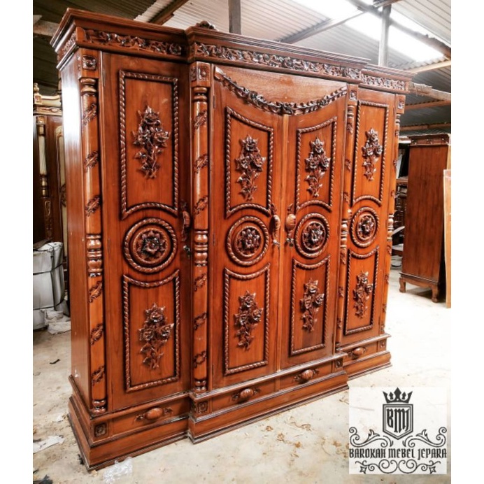 Lemari Pakaian 4 Pintu Full ukir Kayu Jati Tua Jepara