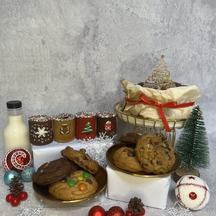 

Hampers J Christmas Natal 4 Cocoshots, 6 Soft Cookies, Coco Cheesecake