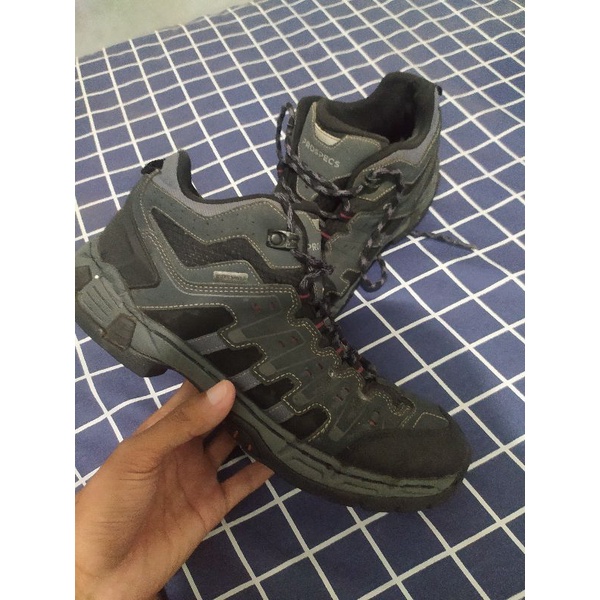 Sepatu outdoor prospecs size 42,5