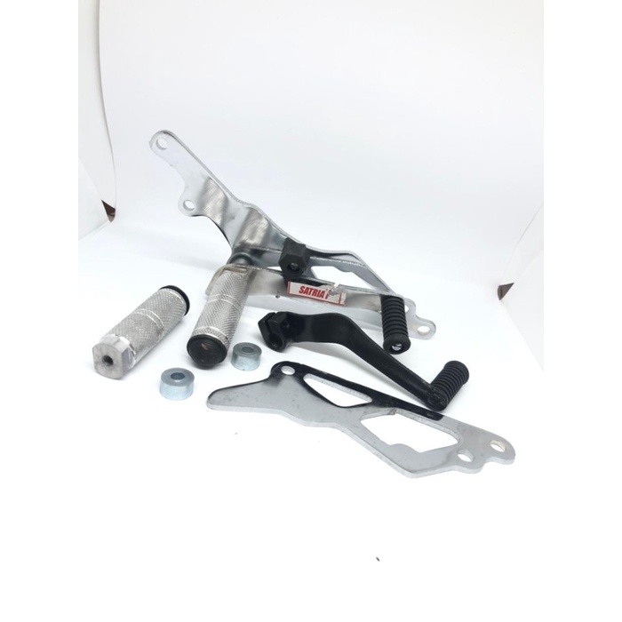 step underbone set oper gigi motor SATRIA FU CHROME BESI TEBAL - FOOTSTEP depan UNDERBONE motor SATRIA FU chrome besi tebal 1 set