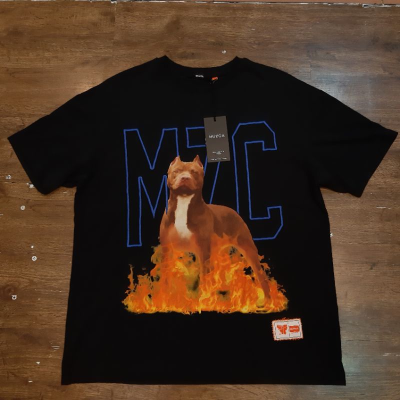 Tshirt-muzca-hitam