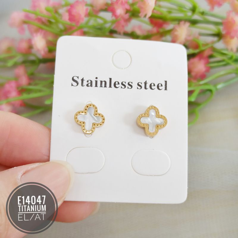 Anting Titanium stud Clover Gold E14047