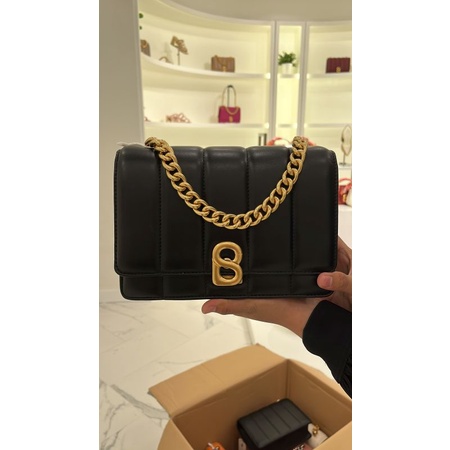 nora bag buttonscarves