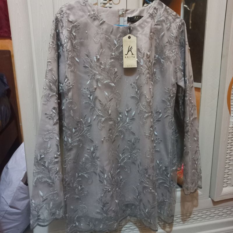 Atasan Kebaya Abu Abu Grey by Akita size S / New bukan Preloved Akita ID Baju Kondangan Sarah The La