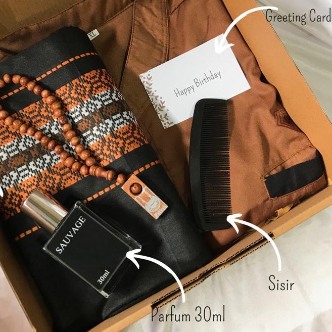 

QualityControl✔️✔️-[B1126][COKLAT]KADO SARUNG DAN BAJU KOKO/KADO ULANG TAHUN/KADO COWOK/HADIAH ULANG TAHUN/KADO PACAR/KADO ANNIVERSARY/KADO PERNIKAHAN/KADOWEDDING/HADIAH COWOK/GIFT BOX COWOK/HAMPERS COWOK