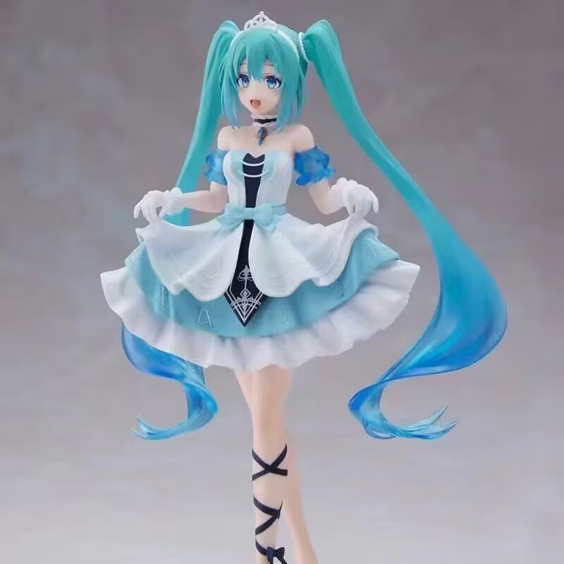 Anime Hatsune Miku Figure Full Dress Baju Musim Dingin Cinderella Miku Virtual Singer Standing Boneka PVC Action Figure Collectible Model Toys