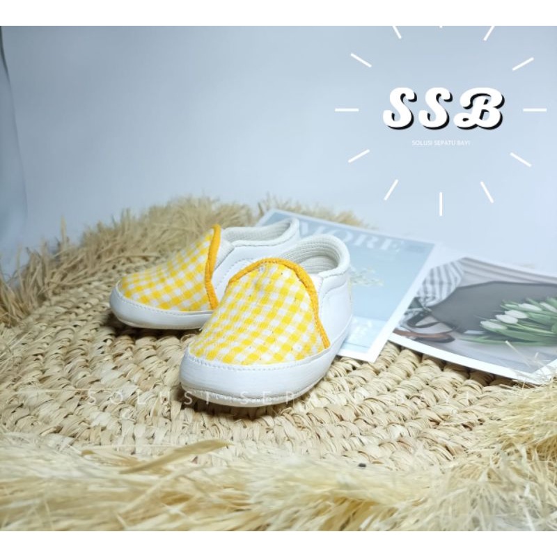 Sepatu bayi | prewalker | baby shoes  slip-on perempuan dan laki laki kotak kotak umur  0-12bulan belajar berjalan/merangkak