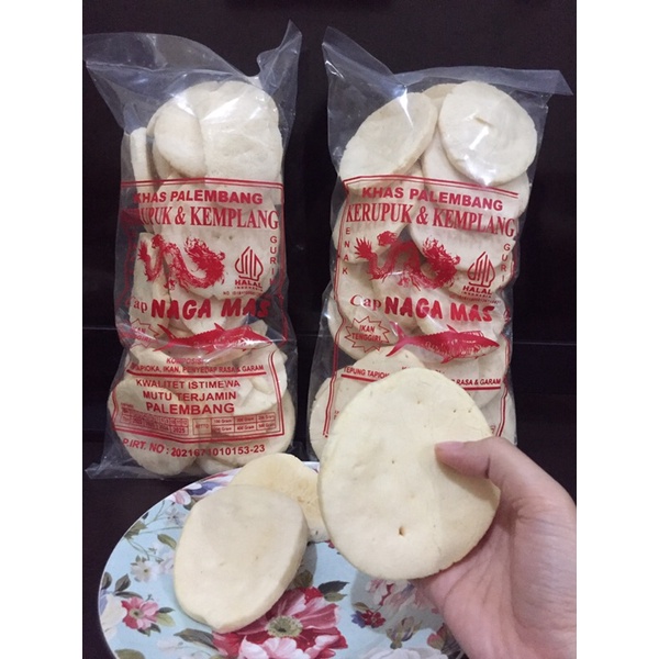 

Kerupuk Kemplang Ikan Tenggiri khas Palembang Cap Naga Mas makanan Palembang snack enak