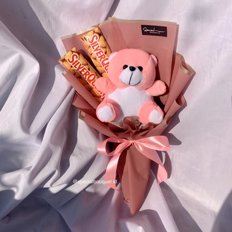 

BUKET SILVERQUEEN 58 GR+BONEKA