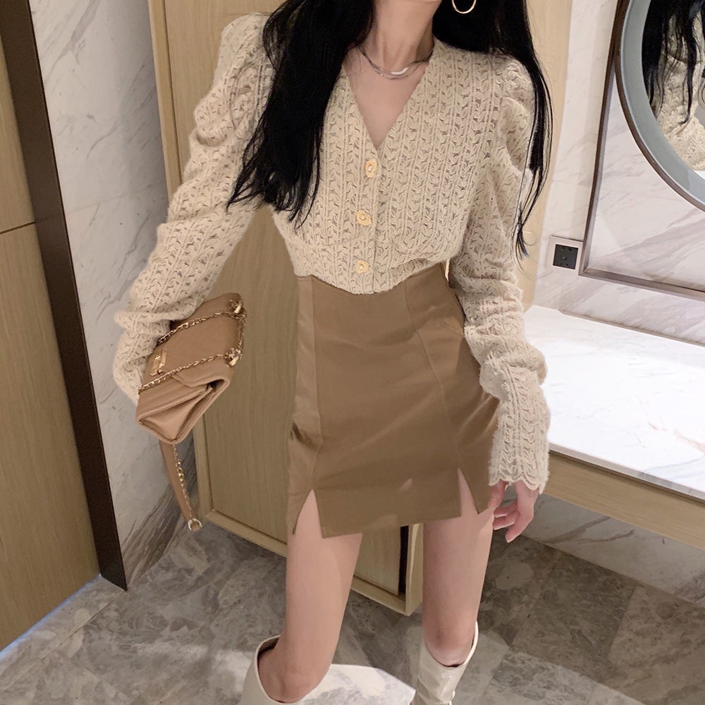 Red High-end wear fashion niche French v-neck light familiar gaya Hong Kong bottoming shirt female small fragrance suit skirt two-piece set