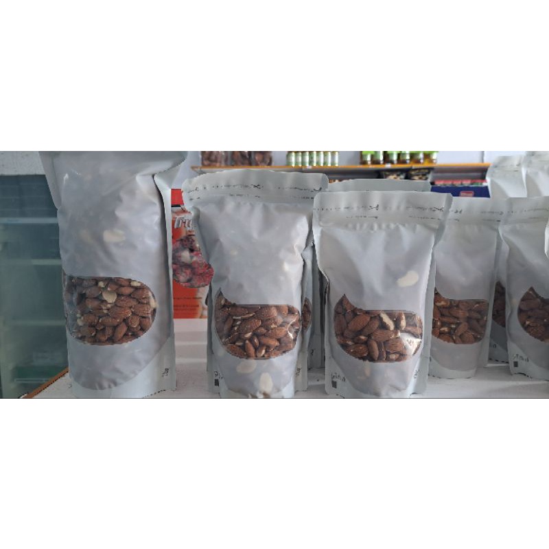 

kacang almond