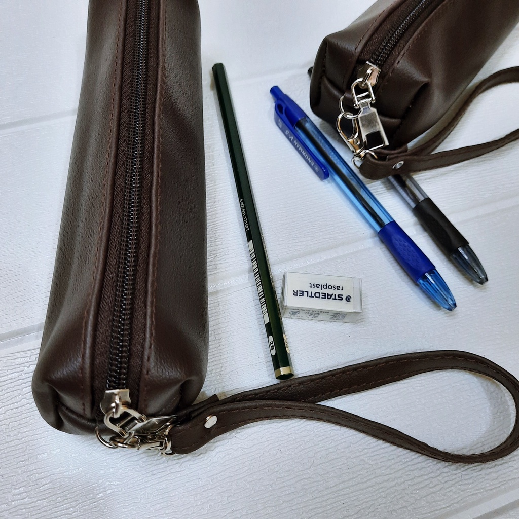 

TEMPAT PENSIL TEMPAT PULPEN CEPUK ANTI AIR BAHAN KULIT SINTETIS RN59