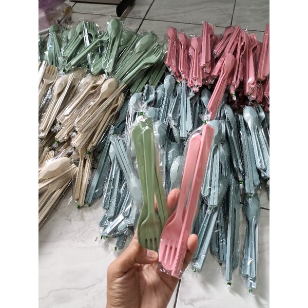 Souvenir sendok sumpit jerami / set sendok jerami