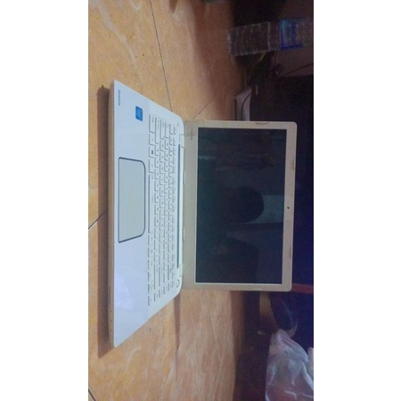 Laptop bekas Toshiba 14 inch