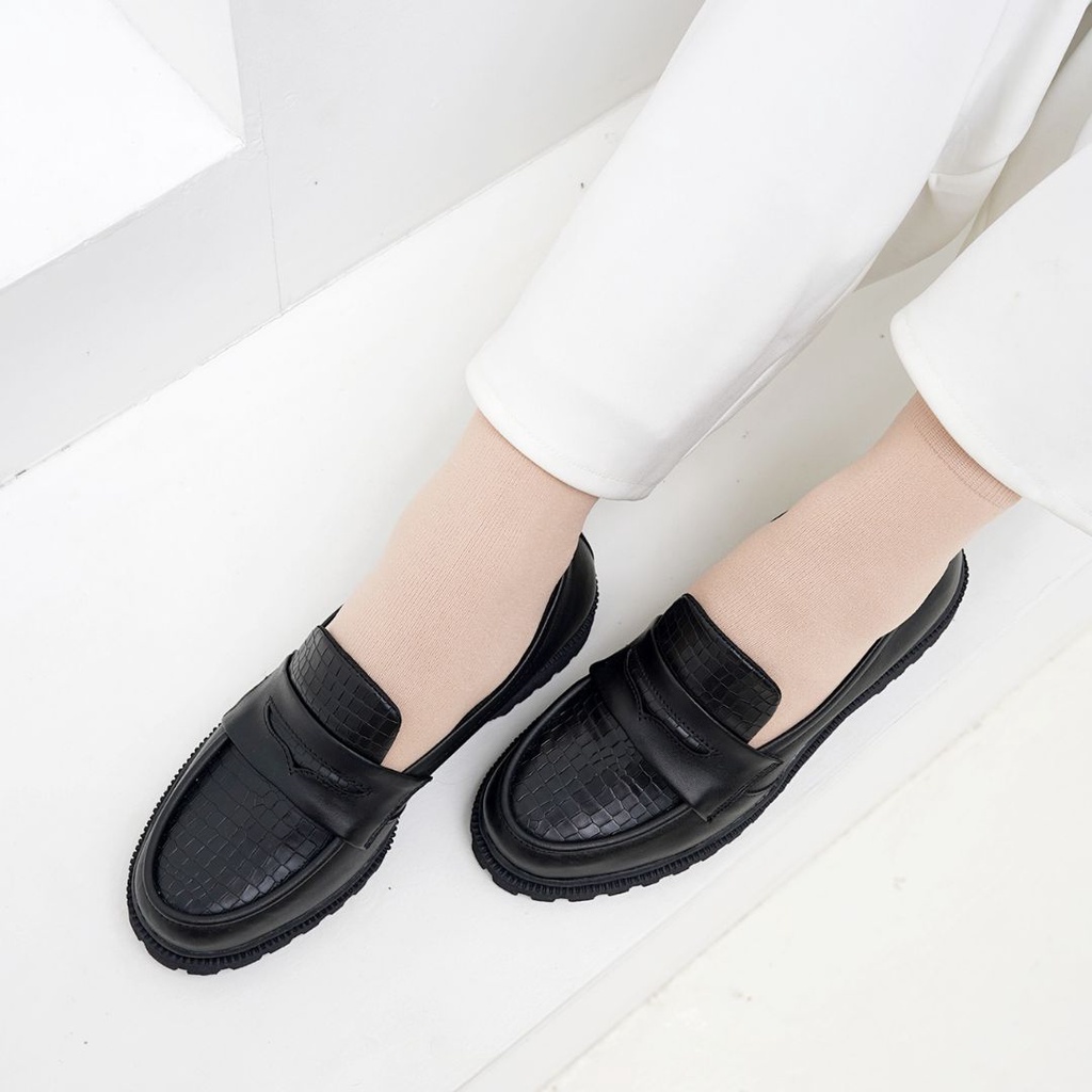 Niel Sepatu Docmart Wanita Loafer - Luna Synthetic Croco Black Cream