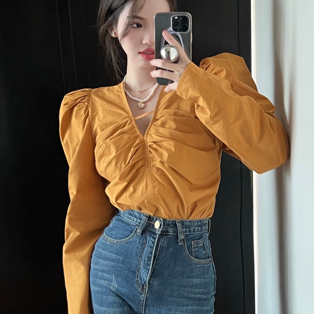 Red French retro v-neck loose short pleated shirt female spring and autumn design sense niche chic bubble atasan lengan panjang