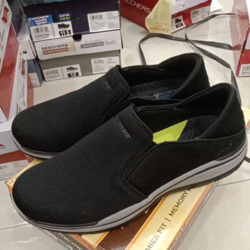 Sepatu Skechers Demar 204365