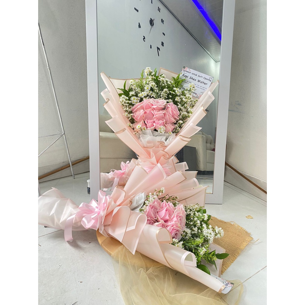 Jual Hand Bouquet / Buket Mawar, Lily, Coklat, Uang di Bandar Lampung, Pakai Bunga Segar Berkualitas