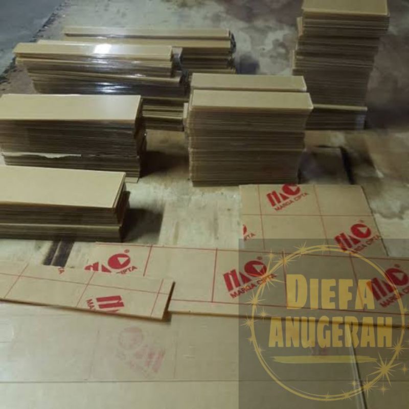 Akrilik Bening 3Mm 40X40/Akrilik Lembaran/ Marga Cipta
