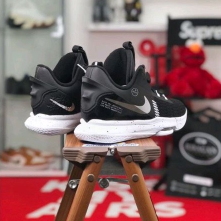 Nike LeBron Witness 5 &quot;Black/Metallic Silver&quot;