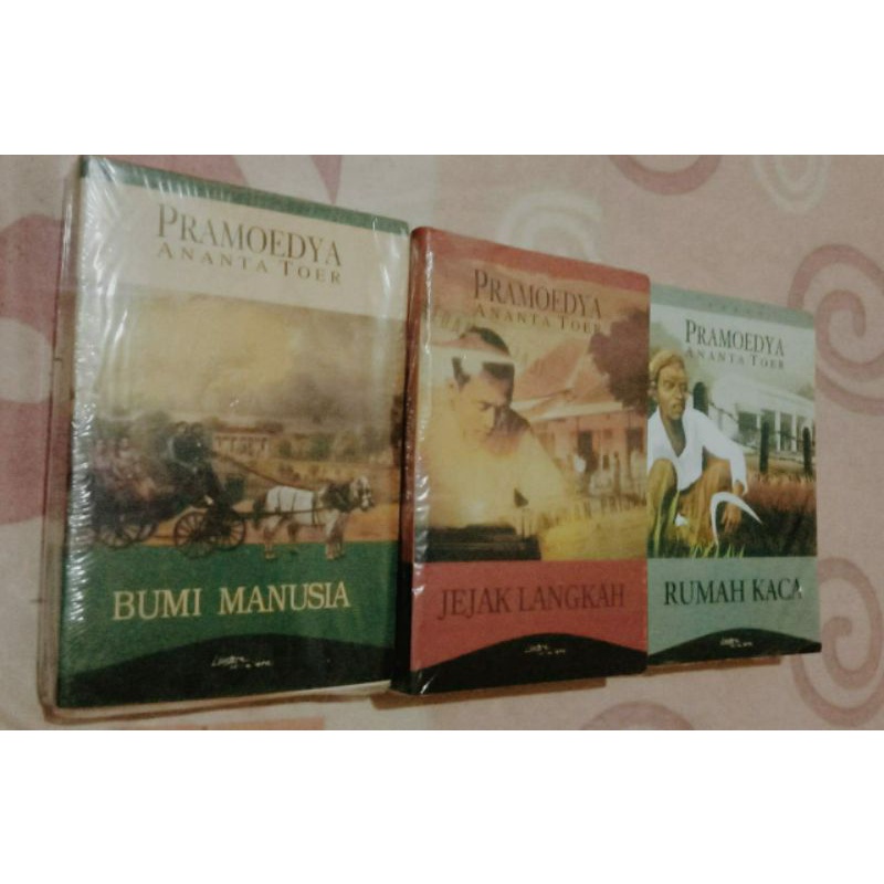 PAKET 3 BUKU TETRALOGI PRAMOEDYA ANANTA TOER PRELOVED : 1. Bumi Manusia, 2 Jejak Langkah, 3. Rumah K