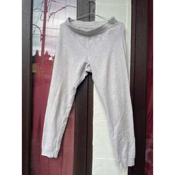 Celana Sweat Pants Uniqlo Jogger abu size 30 fit 32