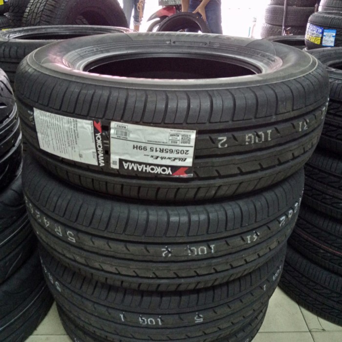 Ban standar mobil ukuran 205 65 R15 merek yokohama blueart-es32