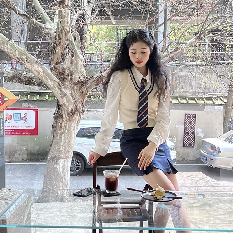 Red Seragam kuliah gaya V-neck pendek rajutan rompi kerah kemeja putih tas pinggang tinggi pinggul rok hot gadis setelan jas tiga potong