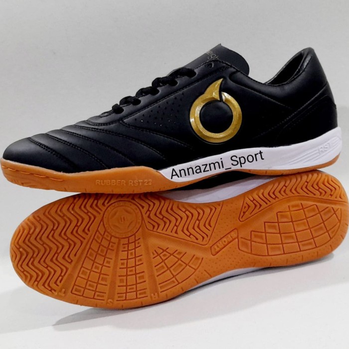 SEPATU FUTSAL ANAK HITAM ORTUSEIGHT FORTE