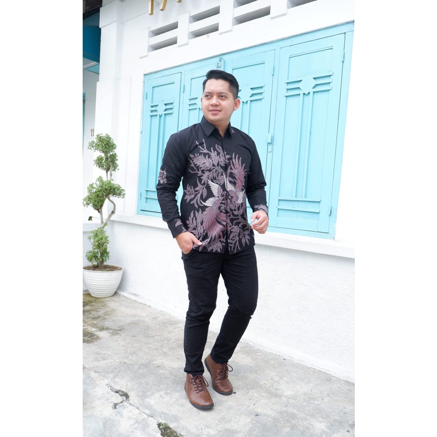 KUTUT HITAM Kemeja Batik Pria Hitam SLimfit Lengan Panjang Lapis Furing Batik Solo Asli