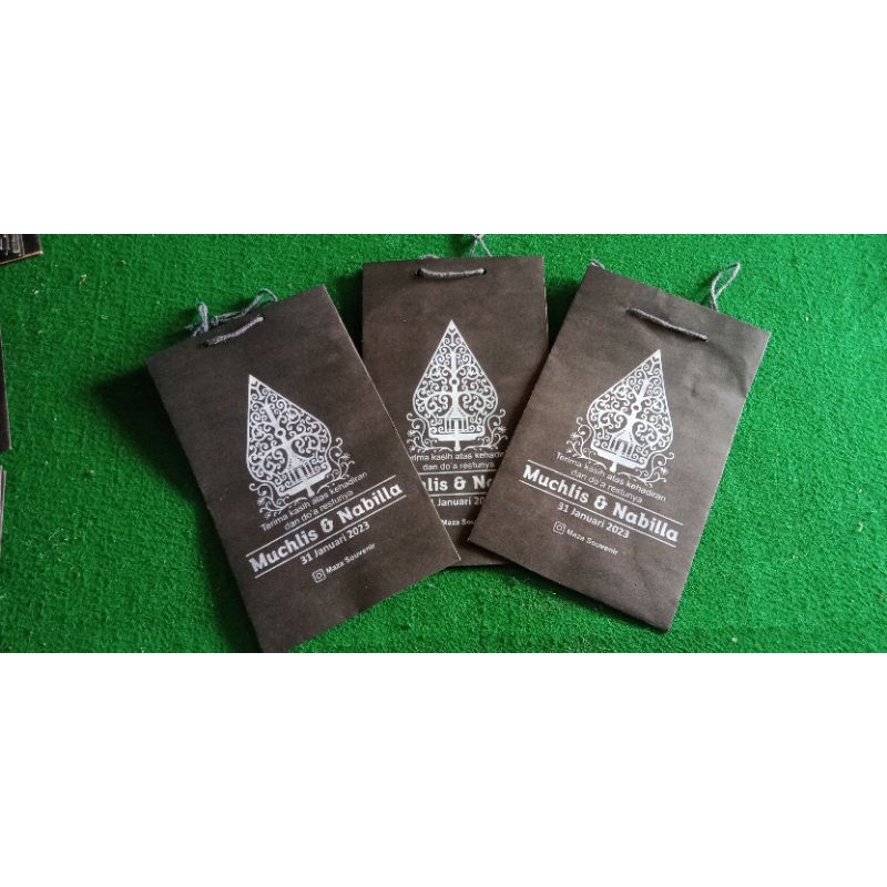 

papaerbag hitam sablon uk. 15*8*25