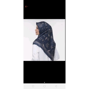 Kala scarf wearing klamby