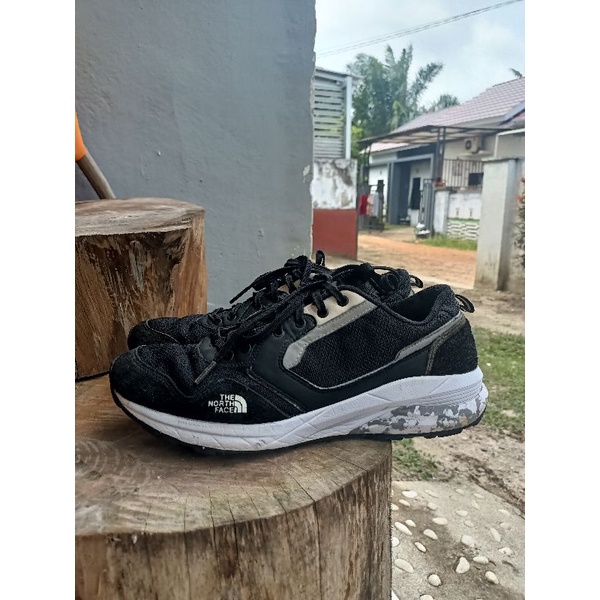 Sepatu The North Face Camo size 42