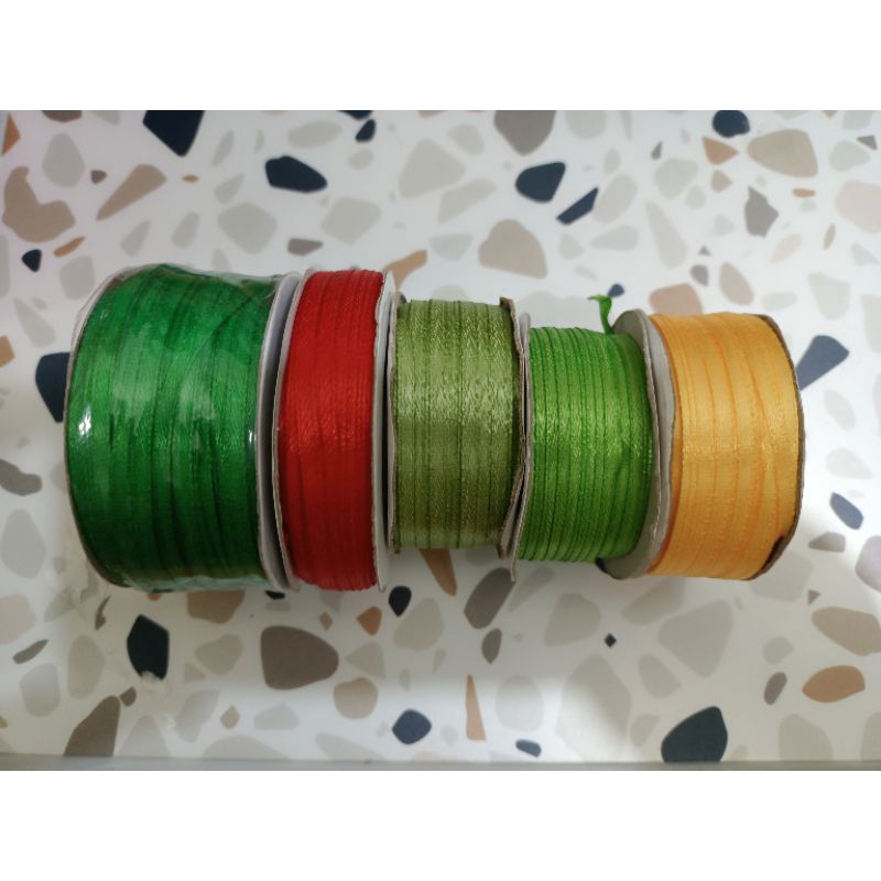 Pita metalik / satin Lis emas 3 mm rol