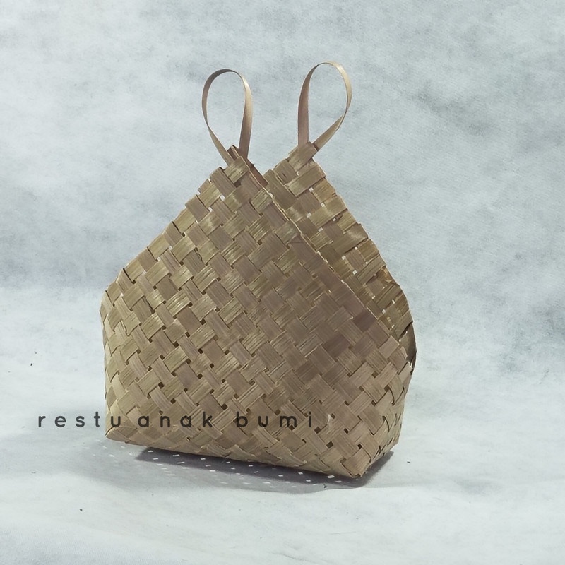 

( new product ) (B136) Tas Ketupat Bambu 26 cm/Hadiah/Lamaran/Parcel Lebaran/Natal/Acara/Catering/Souvenir/Wadah Serbaguna/Basket/Craft/Fruit Box/Sembako/Teh/Gula/Beras/Telur/Seserahan/Kado/Gift/Hampers/Hantaran/Makanan/Minuman/Keranjang Buah