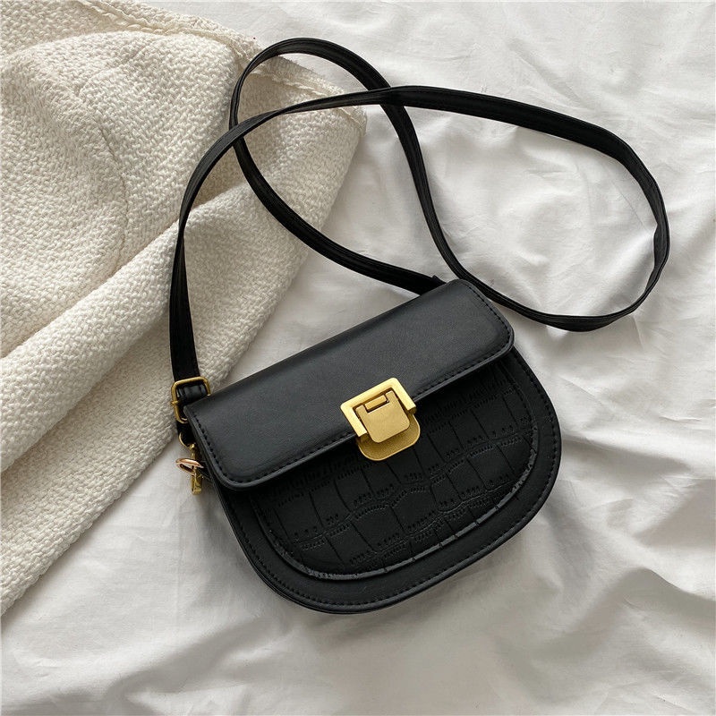 Tas Kecil Super Panas Tas Wanita 2021 Baru Trendi Fashion Niche Messenger Bag Musim Gugur dan Musim Dingin All-Match Net Red Hot Style Tas Sadel