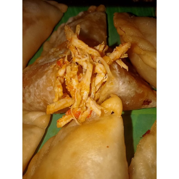 

Cireng Isi Ayam Suwir Pedas isi 7 JUMBO