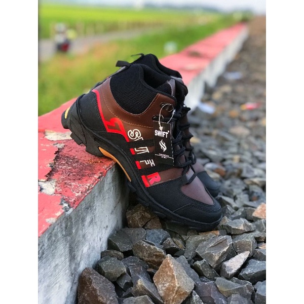 sepatu boot hiking SWIFT R sepatu safety sepatu gunung